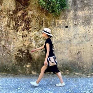 Meet your Posher, Esther